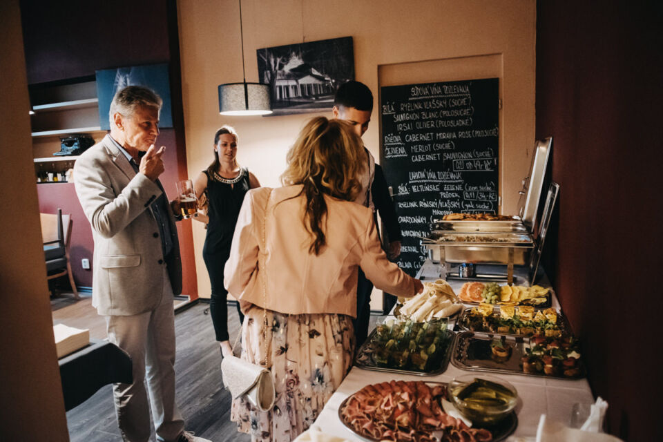 http://Catering%20jedna%20Báseň%20pronájem%20restaurace