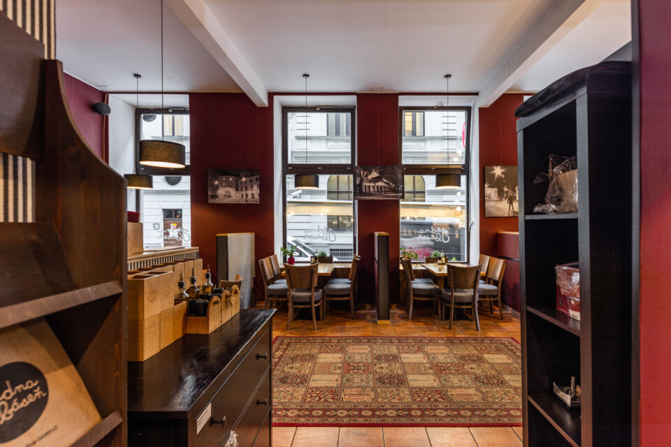 http://Jedna%20Báseň%20interier%20restaurace%20Brno